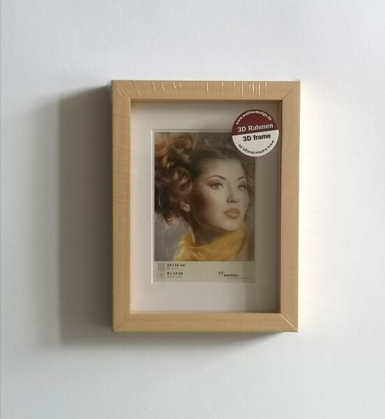 Rėmelis 13x18, plast. 3D su pas portų 10x15 kreminė sp. 